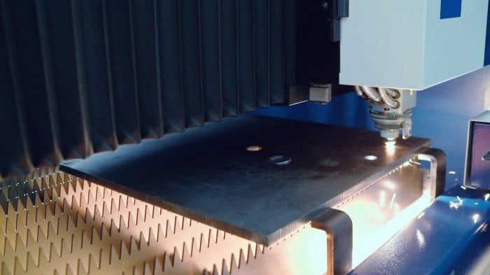 Лазерная резка бронированной стали